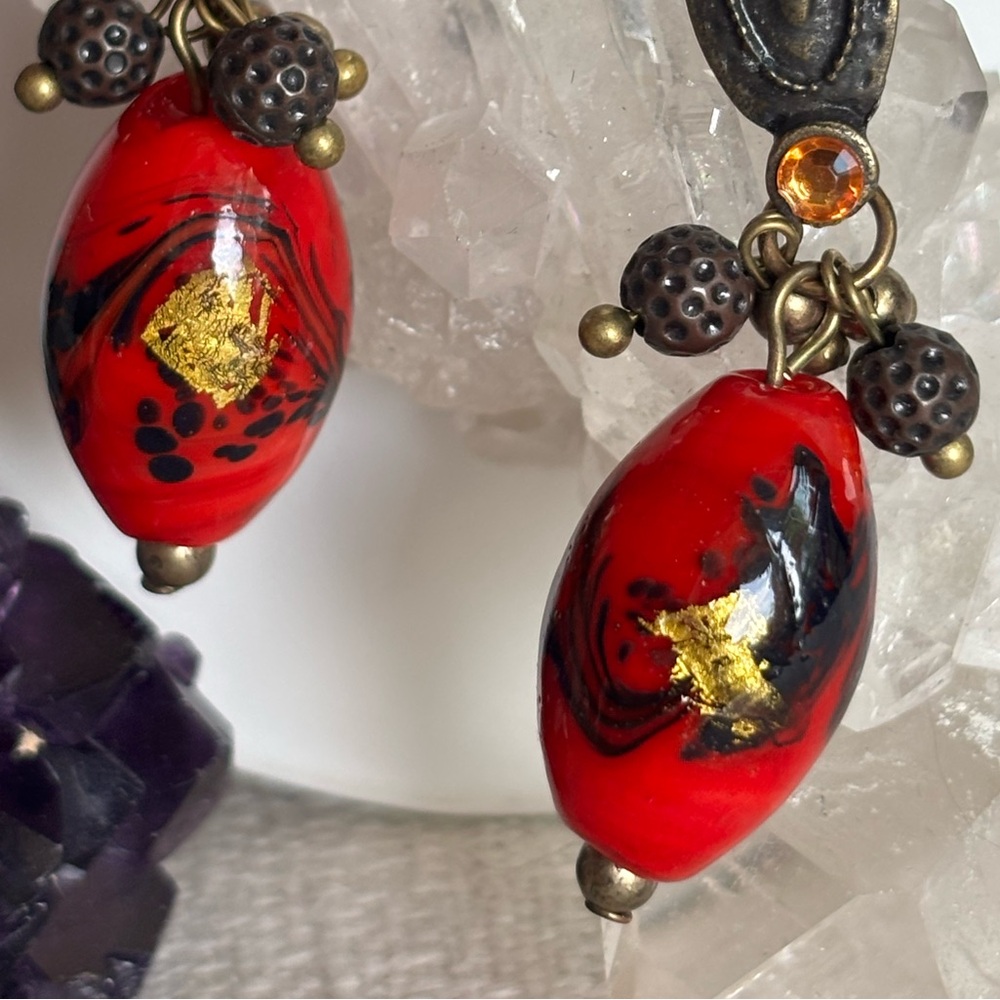✨Vintage Dichroic Red Bead with Gold Flicks Clip On Dangle Earrings✨ - Picture 4 of 9